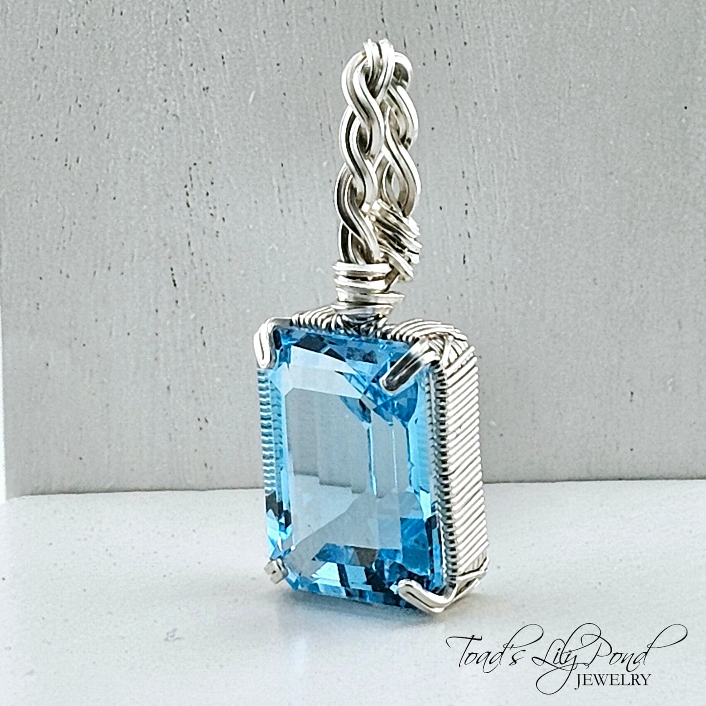 Sterling silver Swiss Blue Topaz pendant, 19.88ct, 1.44"