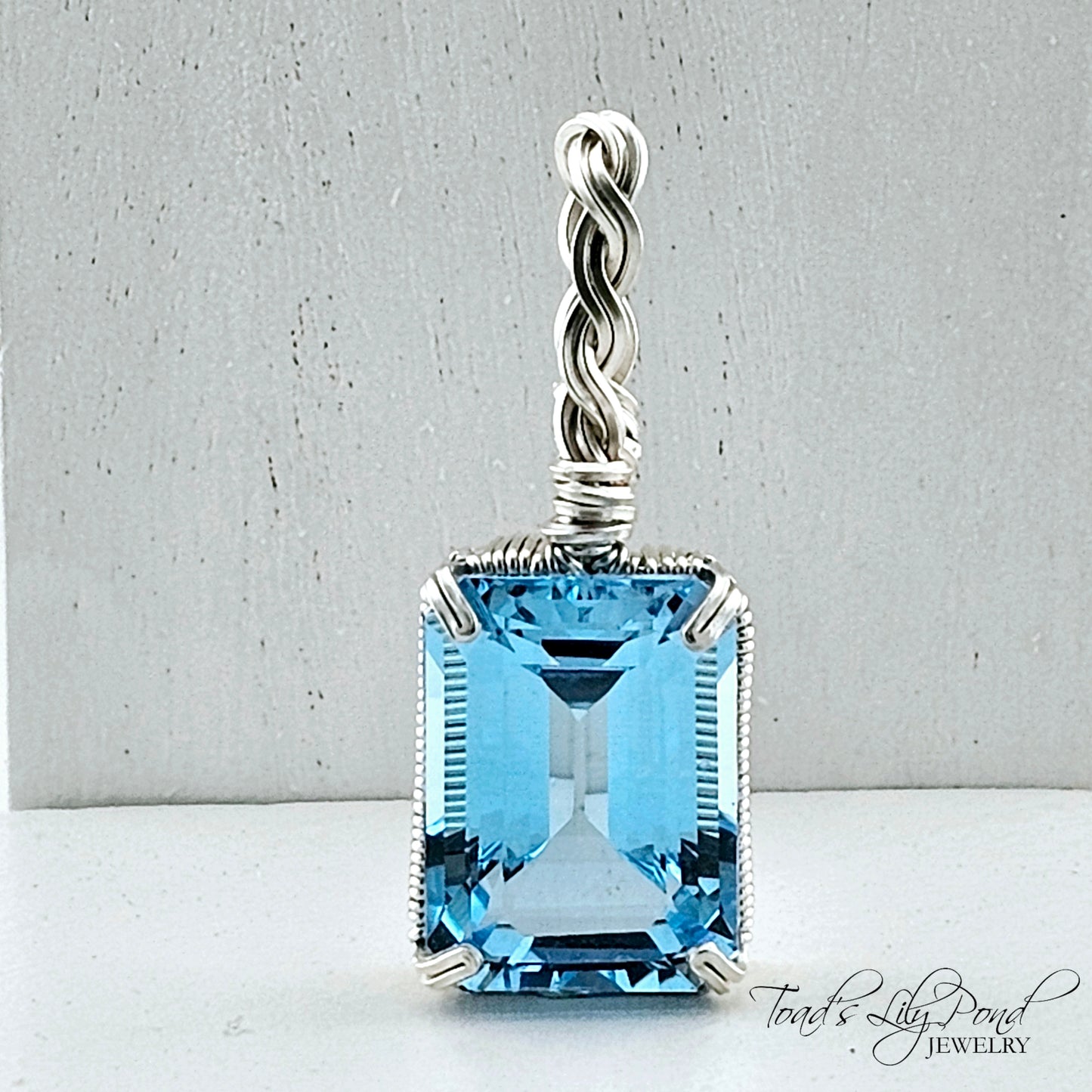 Sterling silver Swiss Blue Topaz pendant, 19.88ct, 1.44"